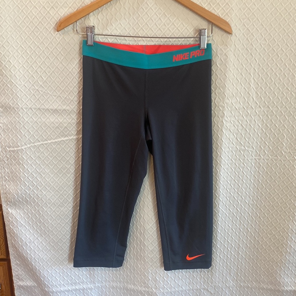 Nike Pro Dri-Fit cropped athletic leggings. Size small.